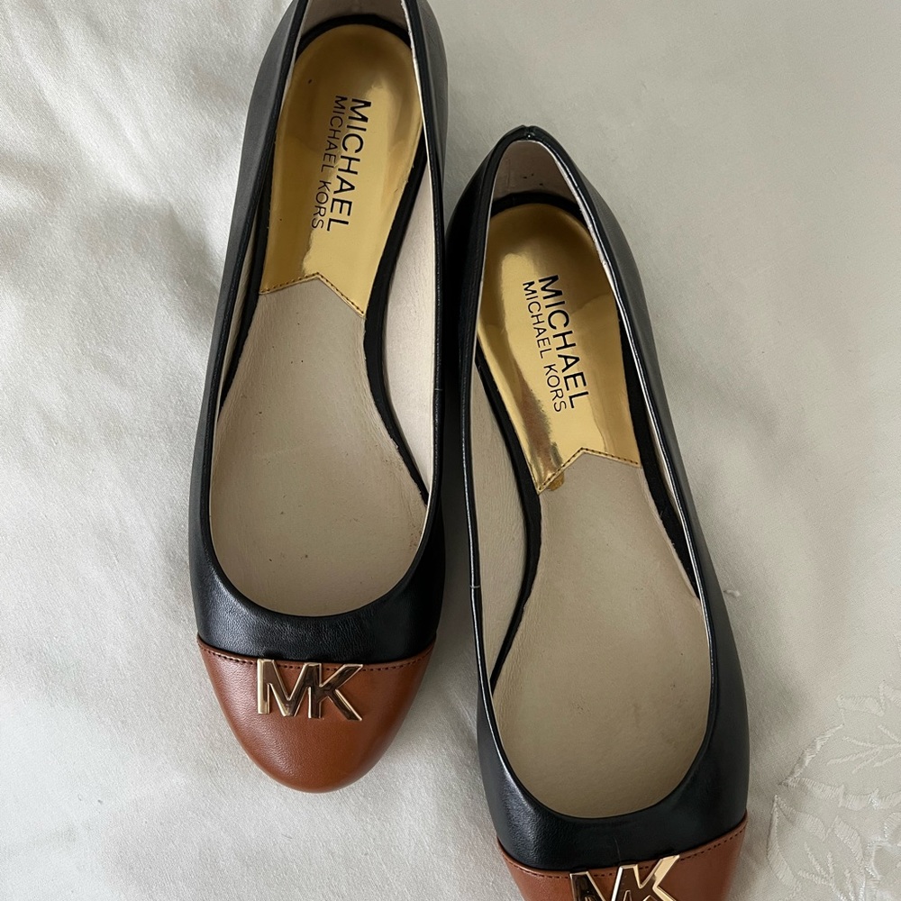 Michael Kors Flats Size 7 (EUC)